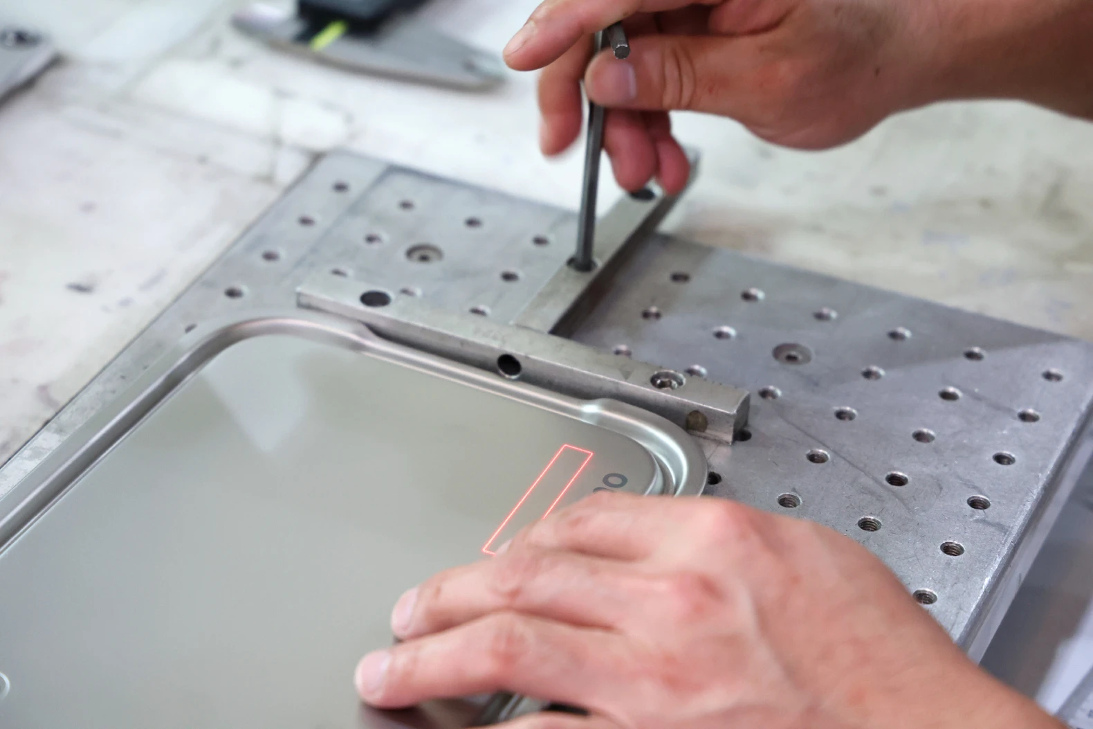 Fixturing a stainless steel part for laser annealing with a red alignment outline